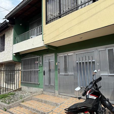 Road Living Home Medellin Bagian luar foto