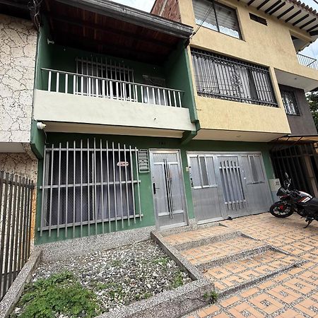 Road Living Home Medellin Bagian luar foto