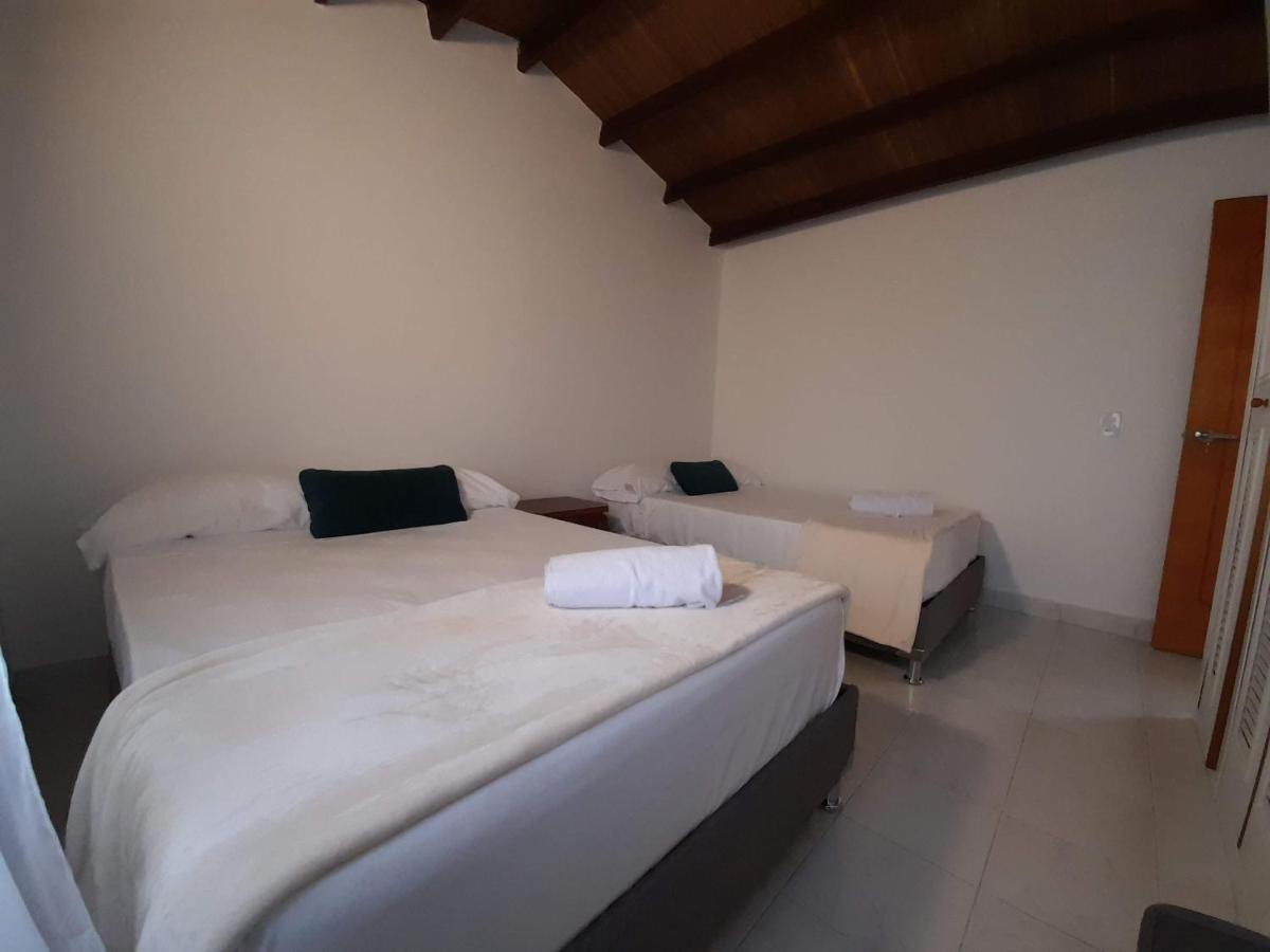 Road Living Home Medellin Bagian luar foto
