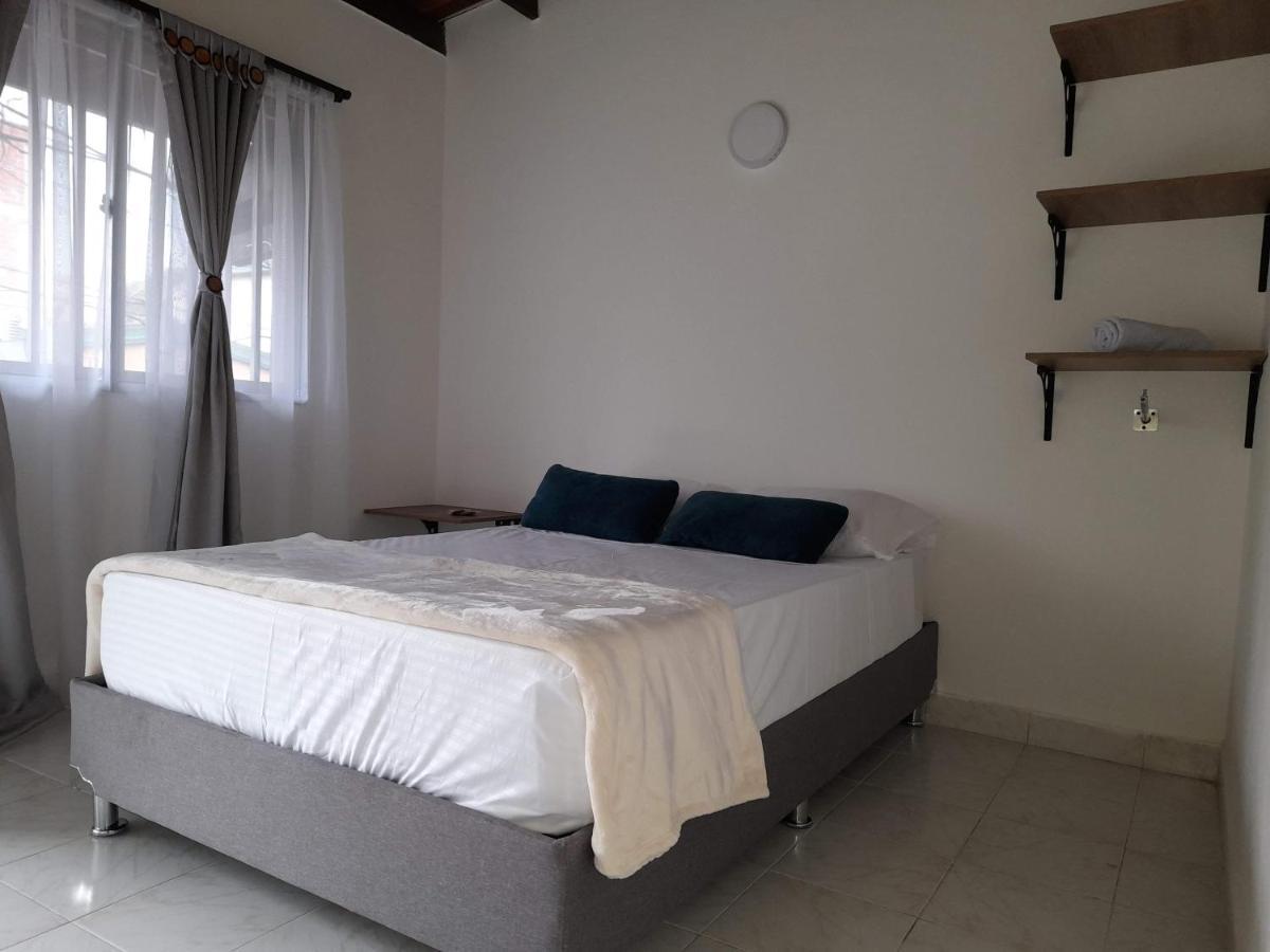 Road Living Home Medellin Bagian luar foto