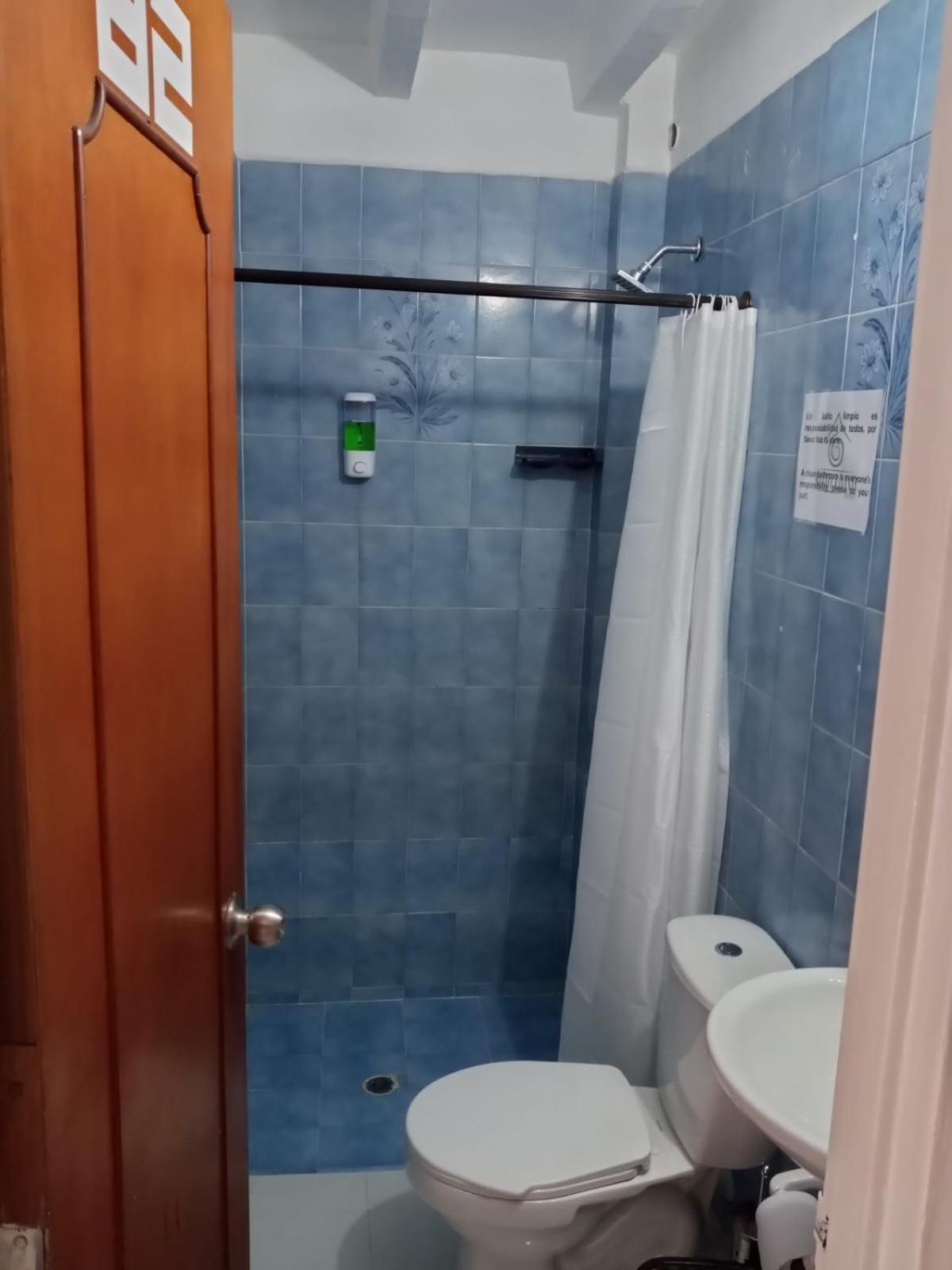 Road Living Home Medellin Bagian luar foto