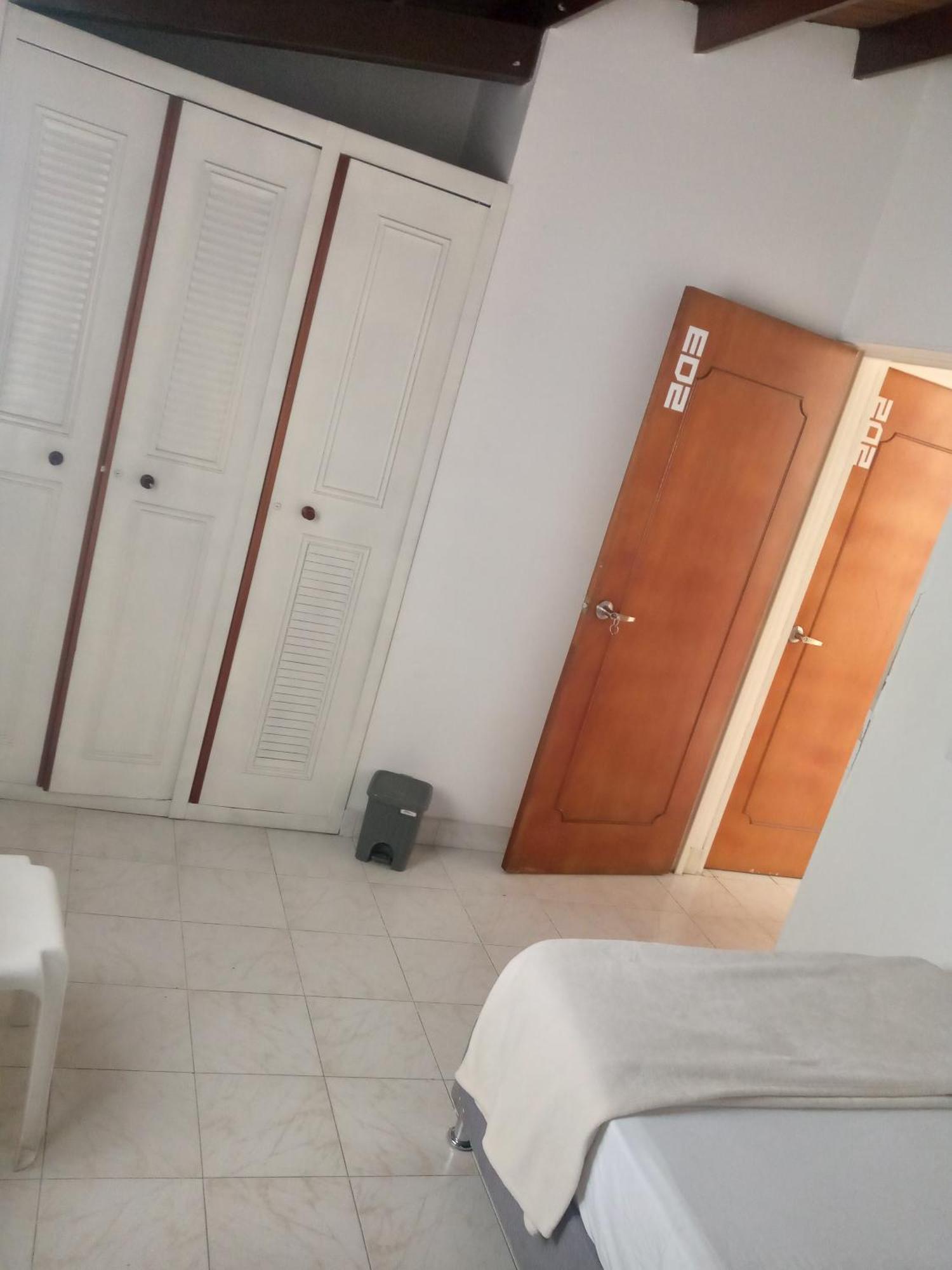 Road Living Home Medellin Bagian luar foto
