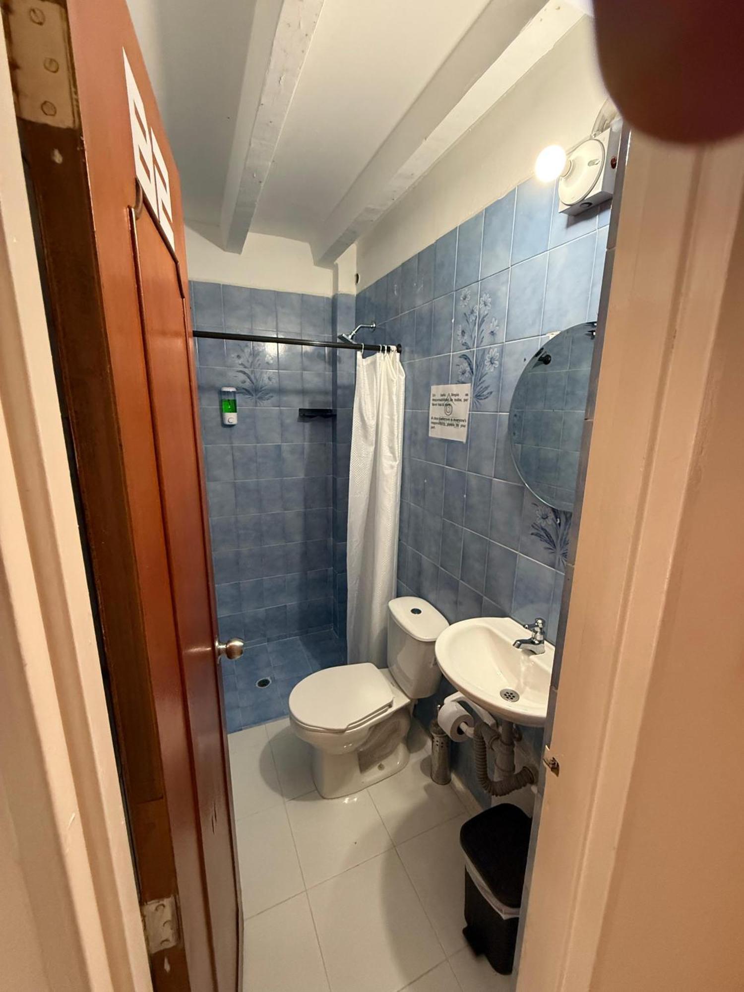 Road Living Home Medellin Bagian luar foto