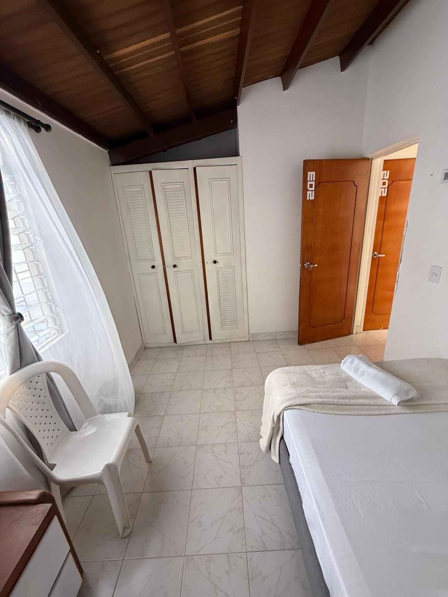 Road Living Home Medellin Bagian luar foto