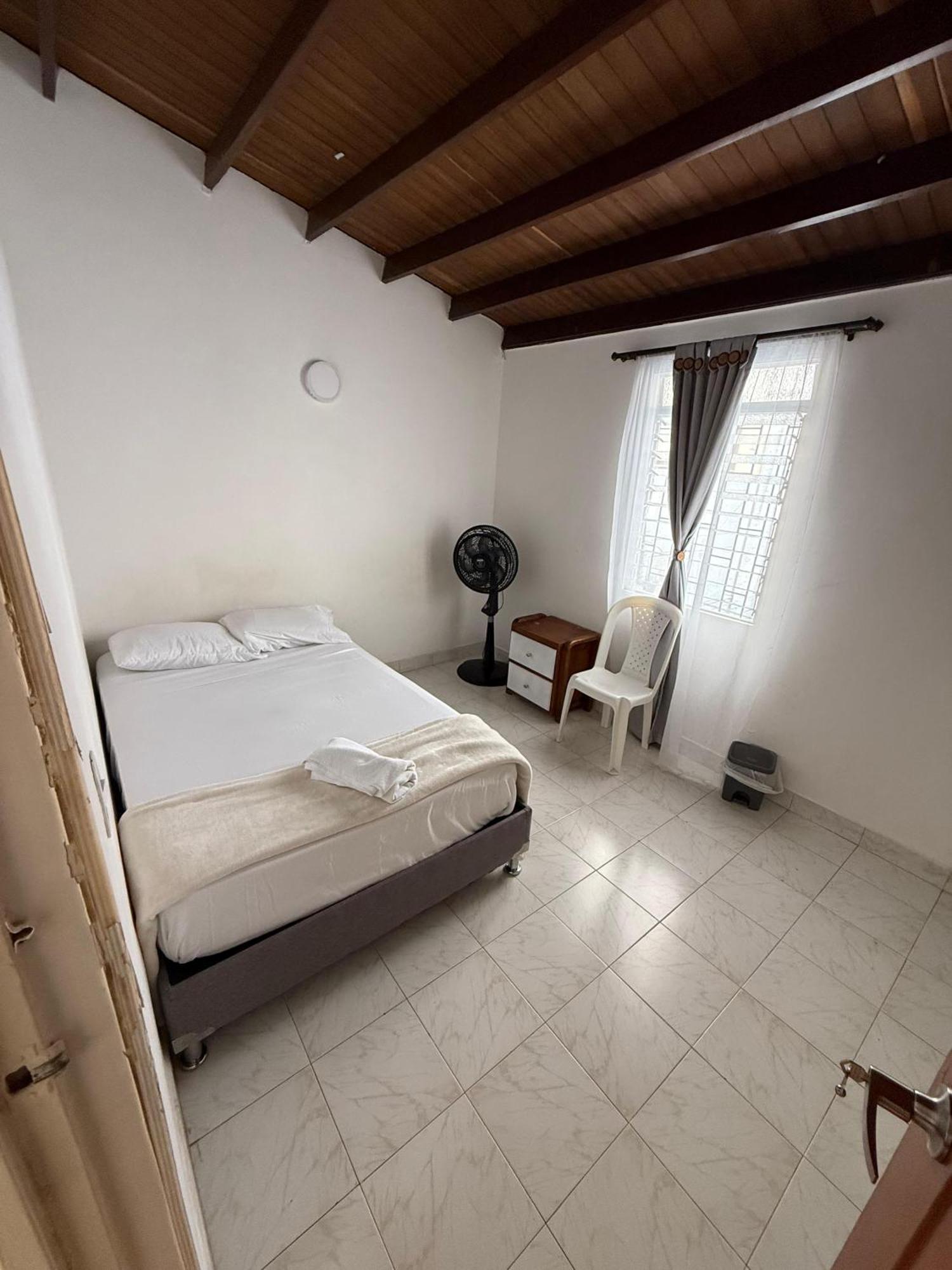 Road Living Home Medellin Bagian luar foto