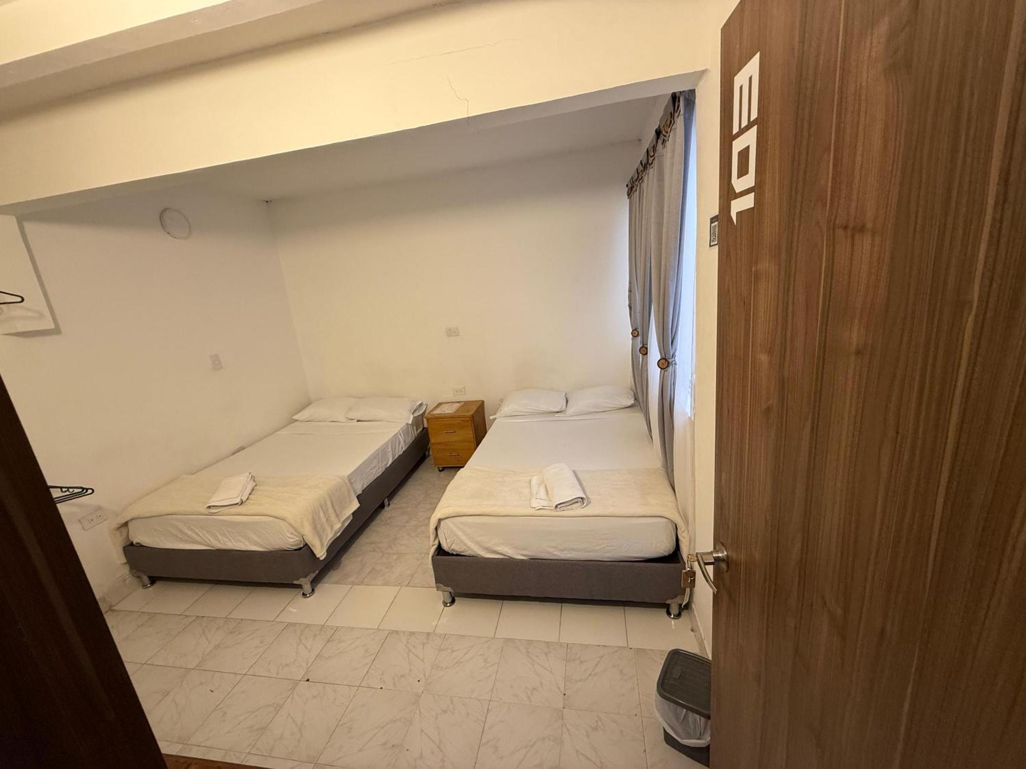 Road Living Home Medellin Bagian luar foto